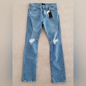 NWT Forever 21 Slim Leg Mid Rise Narrow Hip Distressed Jeans Size 31